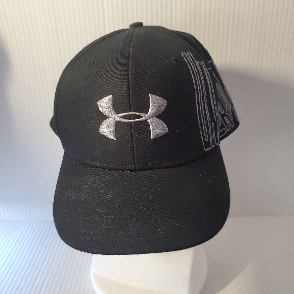 Under Armour Men's Black Fitted Size 8 City Scape Silver Embroidered Design Hat